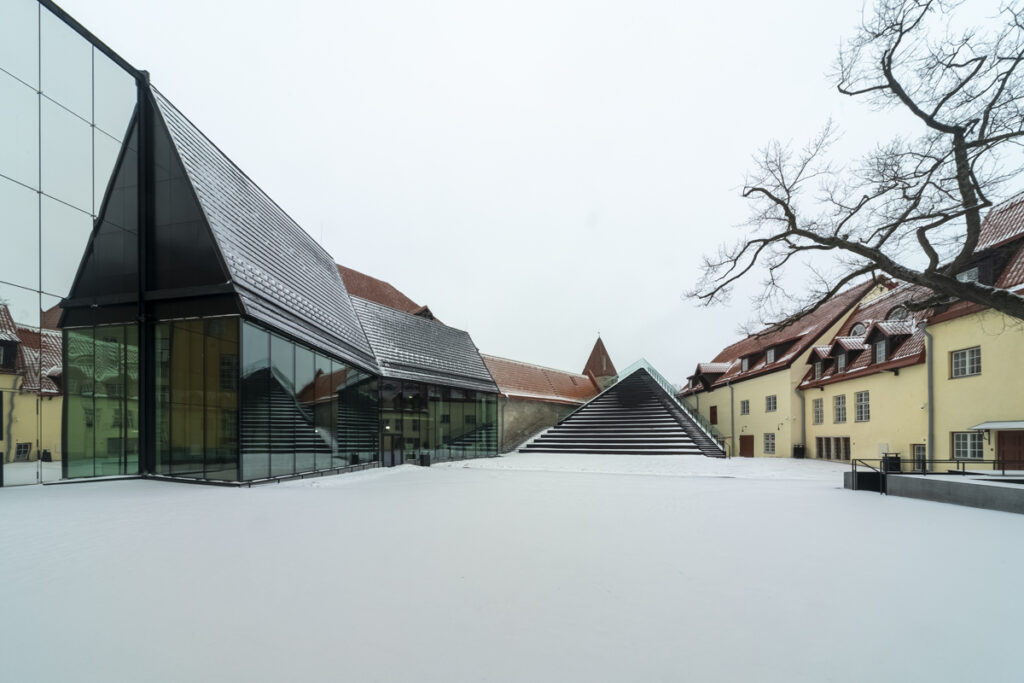 Sisehoovi maapealne osa, vasakul Aida tänava äärne külg.Foto: Martin Siplane / Ehitus5ECO