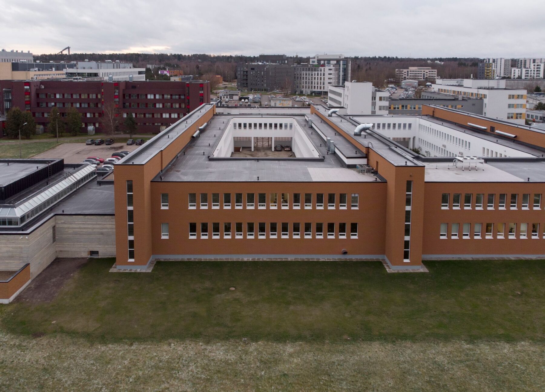Keemilise ja Bioloogilise Füüsika Instituudi hoone projekteerimis-ehitustööd.